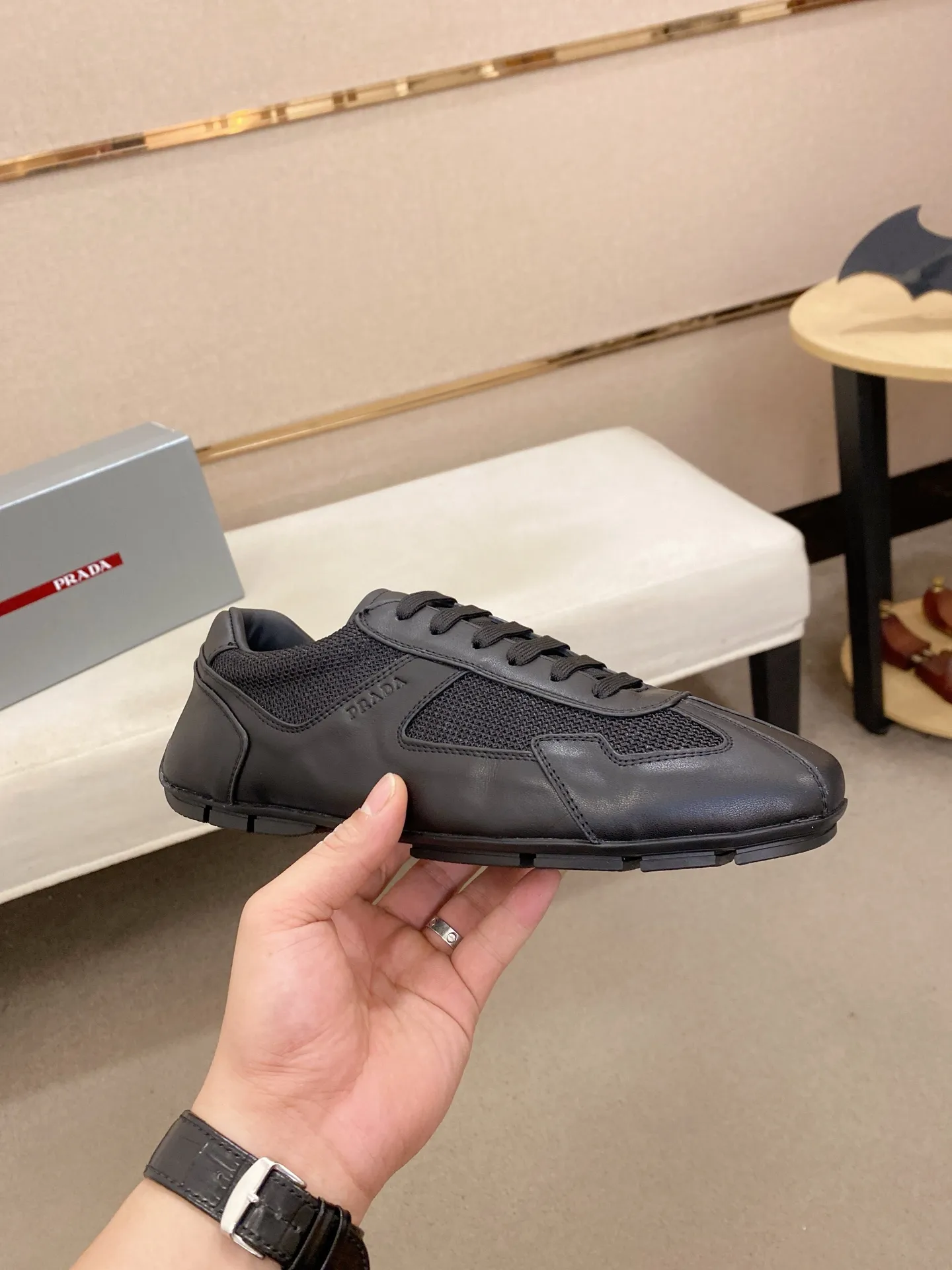 Men's shoes 💰 480💰 ✔️✔️✔️Top high version High-quality new PRADA (Prada) counters are launched at the same time. The new men's shoes and 😘fabrics are purely handmade in Niujing. Lining: Full cowhide lining. 👍🏿High-end☄️Open-molded non-slip rubber outsole, exquisite lines, simple and elegant, comfortable and high-end for leisure travel. Code number: 38-44. Can be customized45